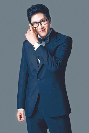 1972-2017■韓國男星金柱赫本周一車禍身亡,終年45歲。■金柱赫的姪兒負責捧遺照,金柱赫胞兄緊隨其後。互聯網圖片■李俞英低着頭並緊握雙手,送男友金柱赫最後一程。■金柱赫的靈柩安置在靈車後,李俞英及眾好友鞠躬道別。■金柱赫遺體下葬在家族墓地。互聯網圖片■金柱赫座駕在三成洞翻側後着火,最終搶救不治。■新婚的宋仲基前晚到靈堂致祭。■文根英離開時雙眼通紅。■車太鉉及眾好友灑淚告別好友。■吳智昊(右)不捨好友離開。■金柱赫和鄭俊英因拍攝《兩天一夜》而成為好友。■金柱赫的成名作是與全度妍主演的《布拉格 1972-2017■韓國男星金柱赫本周一車禍身亡,終年45歲。■金柱赫的姪兒負責捧遺照,金柱赫胞兄緊隨其後。互聯網圖片■李俞英低着頭並緊握雙手,送男友金柱赫最後一程。■金柱赫的靈柩安置在靈車後,李俞英及眾好友鞠躬道別。■金柱赫遺體下葬在家族墓地。互聯網圖片■金柱赫座駕在三成洞翻側後着火,最終搶救不治。■新婚的宋仲基前晚到靈堂致祭。■文根英離開時雙眼通紅。■車太鉉及眾好友灑淚告別好友。■吳智昊(右)不捨好友離開。■金柱赫和鄭俊英因拍攝《兩天一夜》而成為好友。■金柱赫的成名作是與全度妍主演的《布拉格