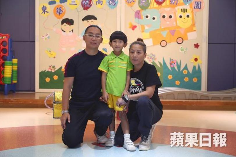 ■兒子鋒鋒就讀K3的周氏夫婦,一家三口也喜歡運動。 ■兒子鋒鋒就讀K3的周氏夫婦,一家三口也喜歡運動。
