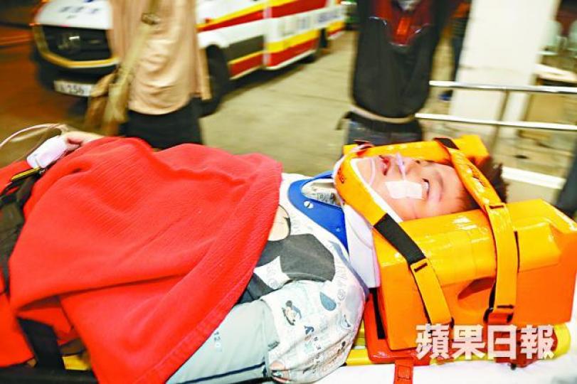■男童送院時清醒,治理後需留醫觀察。 ■男童送院時清醒,治理後需留醫觀察。