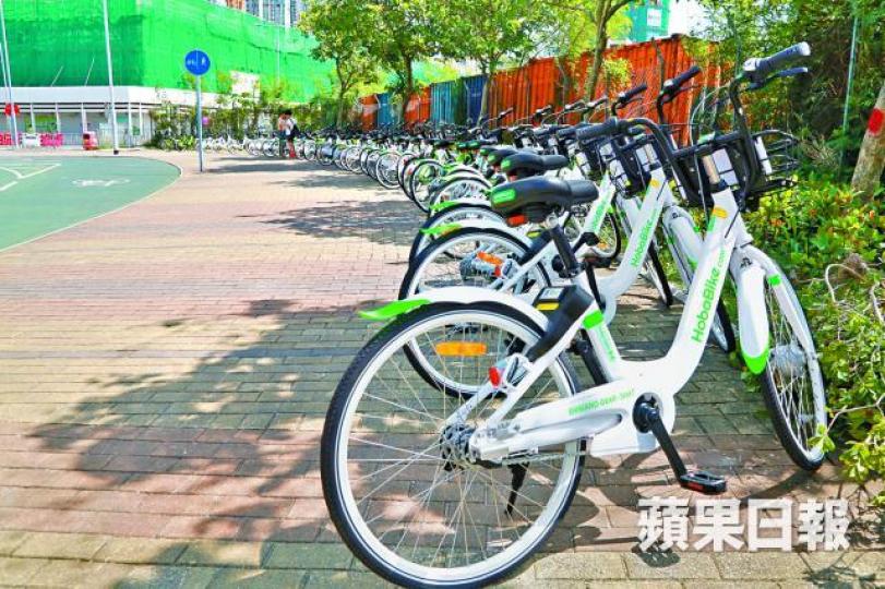 ■共享單車除衍生違泊問題,租車Apps亦令用戶憂慮被濫收私隱。張柏基攝 ■共享單車除衍生違泊問題,租車Apps亦令用戶憂慮被濫收私隱。張柏基攝
