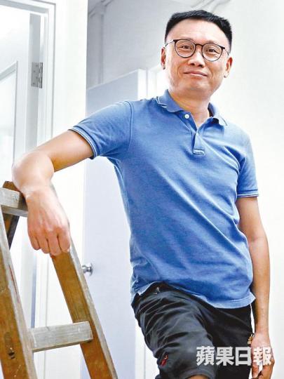 ■業主阿光盼共房可幫助基層。【翻新前】■單位翻新前,牆身因日久失修而霉爛。社協提供圖片【翻新後】■社協首個共享房屋下月入伙,單位設3房,平均月租約3,000元。彭志行攝 ■業主阿光盼共房可幫助基層。【翻新前】■單位翻新前,牆身因日久失修而霉爛。社協提供圖片【翻新後】■社協首個共享房屋下月入伙,單位設3房,平均月租約3,000元。彭志行攝