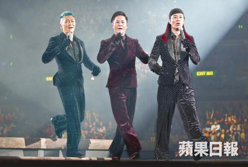 ■(左起)袁詠儀、張智霖、張玉珊及林海峰支持草蜢,前來捧場。
■(左起)袁詠儀、張智霖、張玉珊及林海峰支持草蜢,前來捧場。