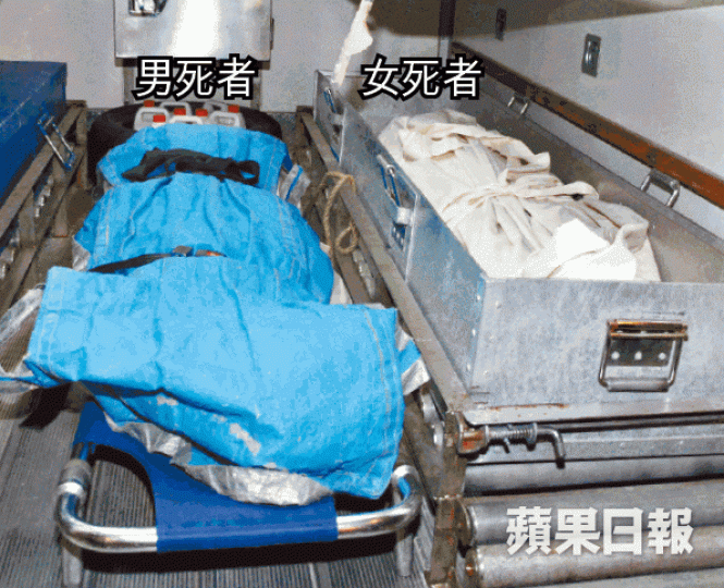 ■母子屍體被送往殮房。溫瑞麟攝■死者生前租住荃灣環宇海灣一單位。 ■母子屍體被送往殮房。溫瑞麟攝■死者生前租住荃灣環宇海灣一單位。