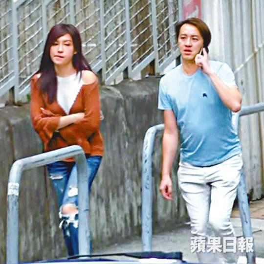 【管接管送】■嘉倩BB曾表示揀男友不揀外表,凸腩男友表現細心體貼,陪女神開工放工,難怪俘虜女神芳心。■嘉倩BB曾是新聞小花,加入無綫3年廣收兵。資料圖片【陪女開餐】■凸腩男對着女神頻打呵欠,攰爆都要陪女神開餐。【放低戒心】■入夜後,嘉倩BB才放下戒心,兩人越行越埋。【搭晒膊頭】■兩人食完晚飯行去停車場,男友忍唔住出手搭膊。【同返香閨】■男友幫女神挽手袋,雙雙返香閨。 【管接管送】■嘉倩BB曾表示揀男友不揀外表,凸腩男友表現細心體貼,陪女神開工放工,難怪俘虜女神芳心。■嘉倩BB曾是新聞小花,加入無綫3年廣收兵。資料圖片【陪女開餐】■凸腩男對着女神頻打呵欠,攰爆都要陪女神開餐。【放低戒心】■入夜後,嘉倩BB才放下戒心,兩人越行越埋。【搭晒膊頭】■兩人食完晚飯行去停車場,男友忍唔住出手搭膊。【同返香閨】■男友幫女神挽手袋,雙雙返香閨。