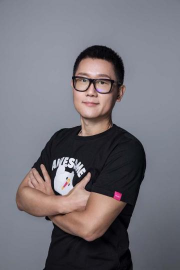 ■程昱揸住美國阿克倫大學計算機碩士學位,喺行頭闖出名堂,跳糟話咁易。 ■程昱揸住美國阿克倫大學計算機碩士學位,喺行頭闖出名堂,跳糟話咁易。