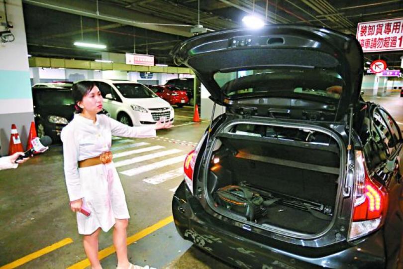 ■女珠寶商伍穗華講述珠寶被盜經過。台灣《蘋果日報》 ■女珠寶商伍穗華講述珠寶被盜經過。台灣《蘋果日報》