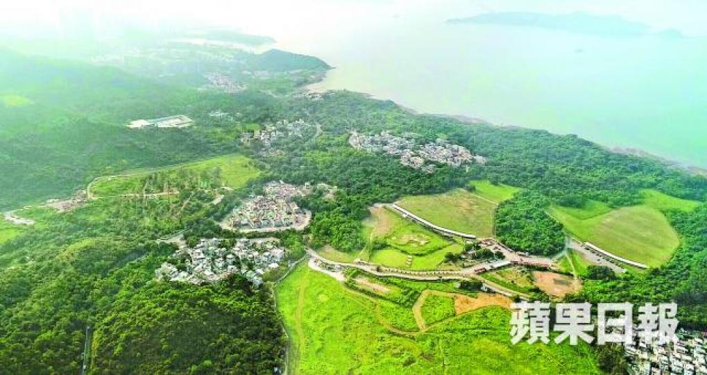 ■新地副董事總經理雷霆拒評論西貢十四鄉項目補地價金額。
■新地副董事總經理雷霆拒評論西貢十四鄉項目補地價金額。