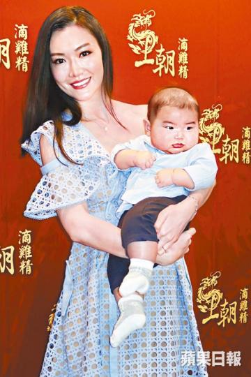 ■翠翠轉行做KOL,幫粉絲攞優惠。資料圖片 ■翠翠轉行做KOL,幫粉絲攞優惠。資料圖片