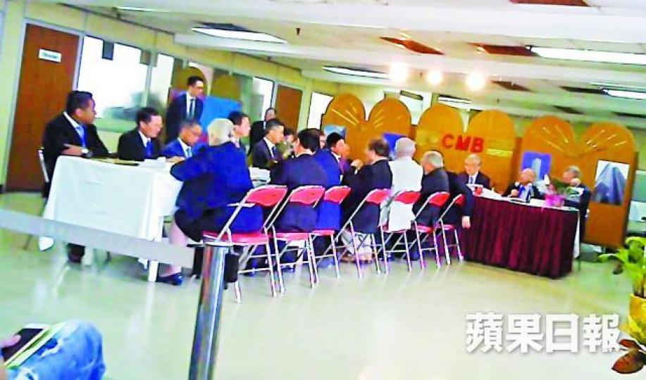 ■基金代表向中巴管理層連環發炮。
■基金代表向中巴管理層連環發炮。