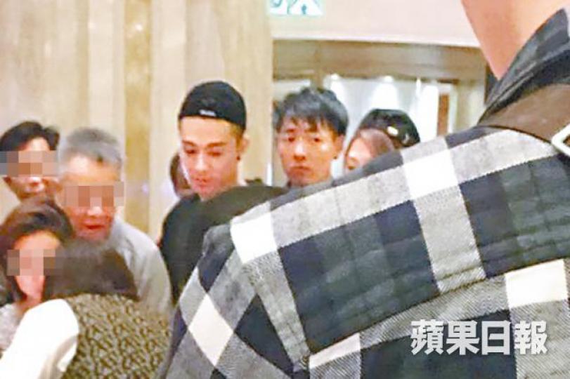■連詩雅騷長腿好吸睛,孖實緋聞男友徐浩玩百家樂。讀者提供圖片
■連詩雅騷長腿好吸睛,孖實緋聞男友徐浩玩百家樂。讀者提供圖片