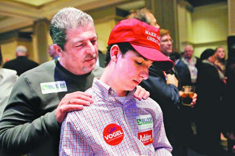 ■維州一支持特朗普的青年,為州長選舉結果失落。路透社 ■維州一支持特朗普的青年,為州長選舉結果失落。路透社