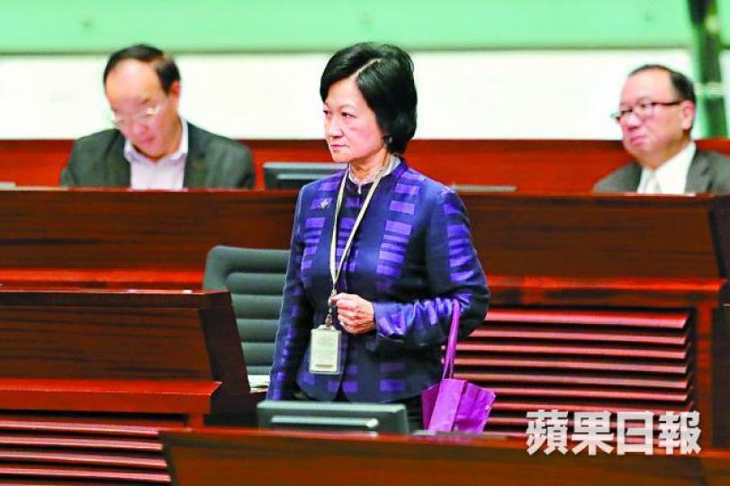 ■葉劉淑儀受訪時指林鄭高薪請人無成效。朱永倫攝■政府日前舉辦政策及項目統籌主任招聘簡介會,吸引大批市民出席。 ■葉劉淑儀受訪時指林鄭高薪請人無成效。朱永倫攝■政府日前舉辦政策及項目統籌主任招聘簡介會,吸引大批市民出席。