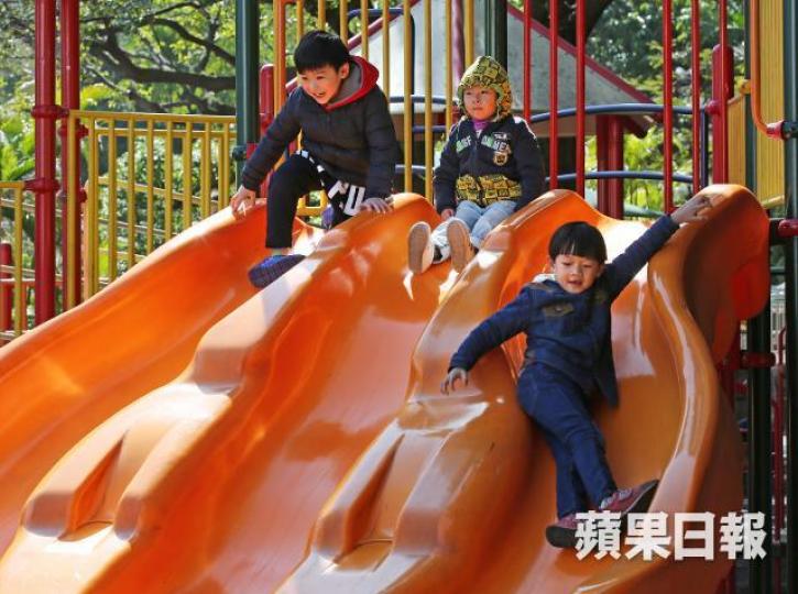 ■參加零功課自主學習計劃的高小學生,放假後滿足感及自主學習能力評分較高。資料圖片 ■參加零功課自主學習計劃的高小學生,放假後滿足感及自主學習能力評分較高。資料圖片