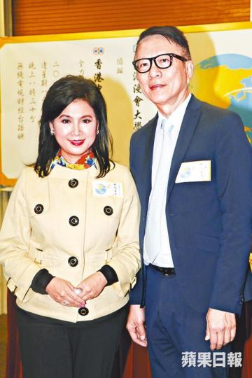 ■陳復生為監製的節目舉行發佈會,獲葉家寶現身支持。
■陳復生為監製的節目舉行發佈會,獲葉家寶現身支持。
