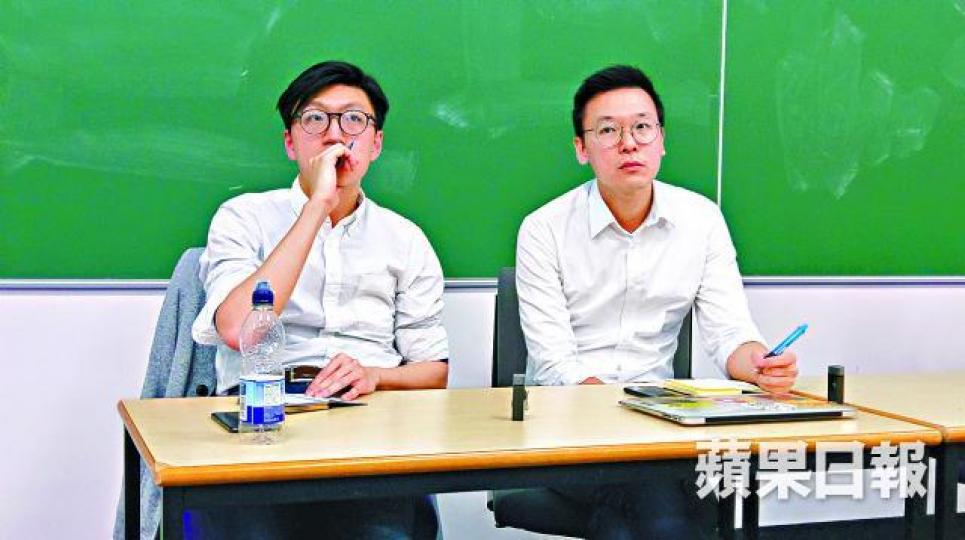 ■梁天琦(左)和林飛帆出席英國一個有關港台學生運動的講座。
■梁天琦(左)和林飛帆出席英國一個有關港台學生運動的講座。