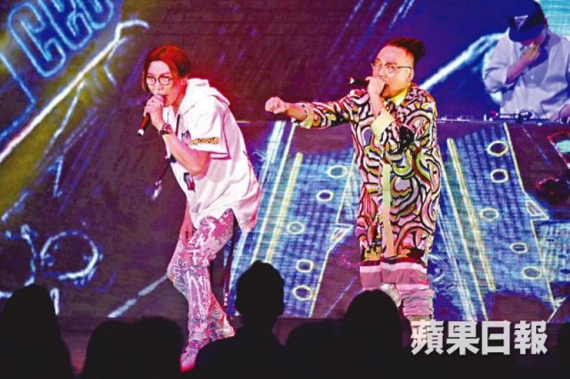 ■男神黃子華同嘟姐合體拍片支持農夫。
■男神黃子華同嘟姐合體拍片支持農夫。
