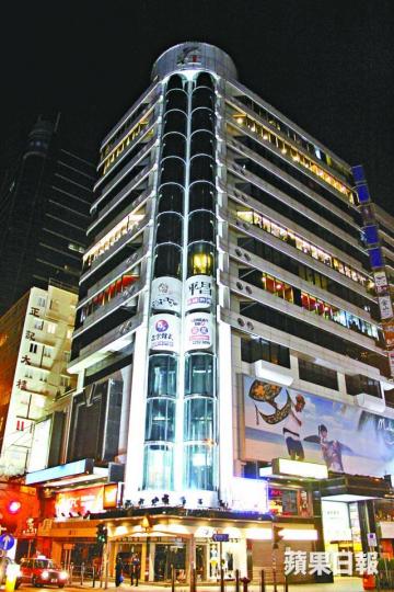 ■停電約兩小時後,莊士倫敦廣場各樓層陸續恢復電力。黎志偉攝 ■停電約兩小時後,莊士倫敦廣場各樓層陸續恢復電力。黎志偉攝