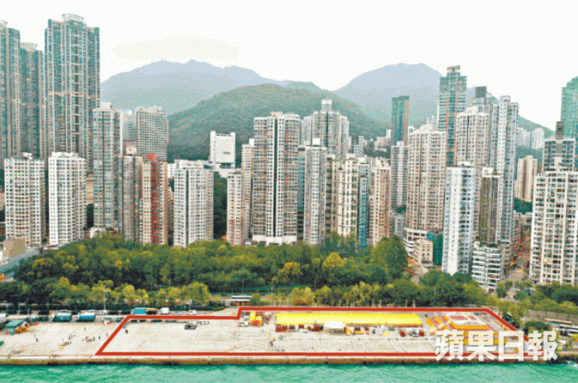 ■未來西環碼頭近堅尼地城一段海濱(紅框示),將改作社區園圃。朱家駿攝■西環海濱是觀賞日落的熱點。 ■未來西環碼頭近堅尼地城一段海濱(紅框示),將改作社區園圃。朱家駿攝■西環海濱是觀賞日落的熱點。