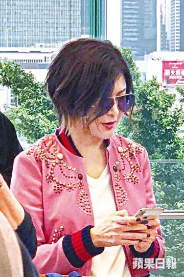 ■之之昨日在Ig公開在街頭漫步的新相。互聯網圖片
■之之昨日在Ig公開在街頭漫步的新相。互聯網圖片