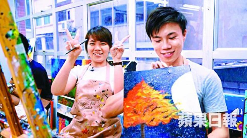 ■Ray及Stephenie慶祝相識一周年,3項活動消費已達800多元。■兩口子平時慳家,放假多數會行山郊遊減少消費。 ■Ray及Stephenie慶祝相識一周年,3項活動消費已達800多元。■兩口子平時慳家,放假多數會行山郊遊減少消費。