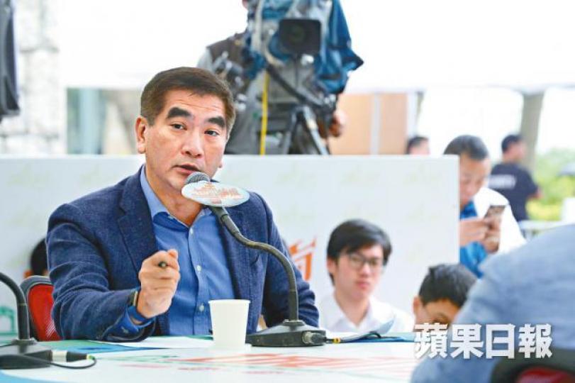 ■鍾國斌昨稱希望通過《議事規則》修訂,又指泛民的部份修訂值得支持。李家皓攝
■鍾國斌昨稱希望通過《議事規則》修訂,又指泛民的部份修訂值得支持。李家皓攝