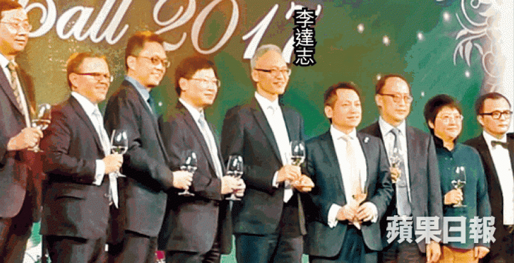 ■剛升職的金管局副總裁李達志就算要趕飛機,都專程去財資市場公會周年晚宴。 ■剛升職的金管局副總裁李達志就算要趕飛機,都專程去財資市場公會周年晚宴。