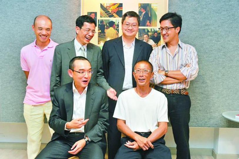 ■後排左起:鍾民頴、林少陽、陳鎮洪、陸東。前排左起:蔡東豪、葉維義。資料圖片
■後排左起:鍾民頴、林少陽、陳鎮洪、陸東。前排左起:蔡東豪、葉維義。資料圖片