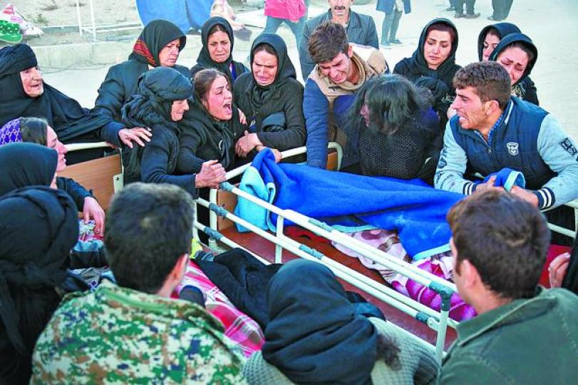 ■地震造成多人傷亡,有死者家屬情緒激動。路透社 ■地震造成多人傷亡,有死者家屬情緒激動。路透社