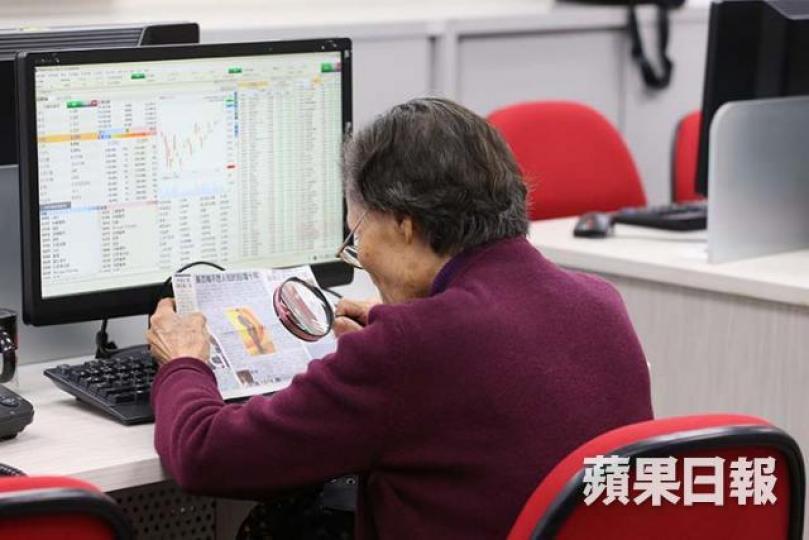■行為經濟學家Shlomo Benartzi指,投資者如果不停接收新資訊,很容易變得短視。資料圖片 ■行為經濟學家Shlomo Benartzi指,投資者如果不停接收新資訊,很容易變得短視。資料圖片