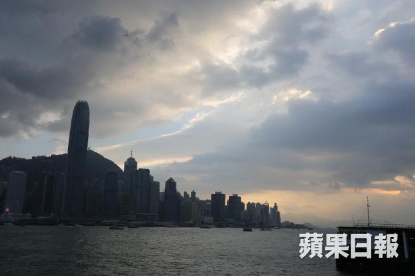 ■受冷鋒影響,本港周日最低16℃ ■受冷鋒影響,本港周日最低16℃