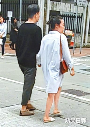 【保護對方】■卓韻芝非常保護剛拍拖的男友,不肯透露半點資料。
【保護對方】■卓韻芝非常保護剛拍拖的男友,不肯透露半點資料。