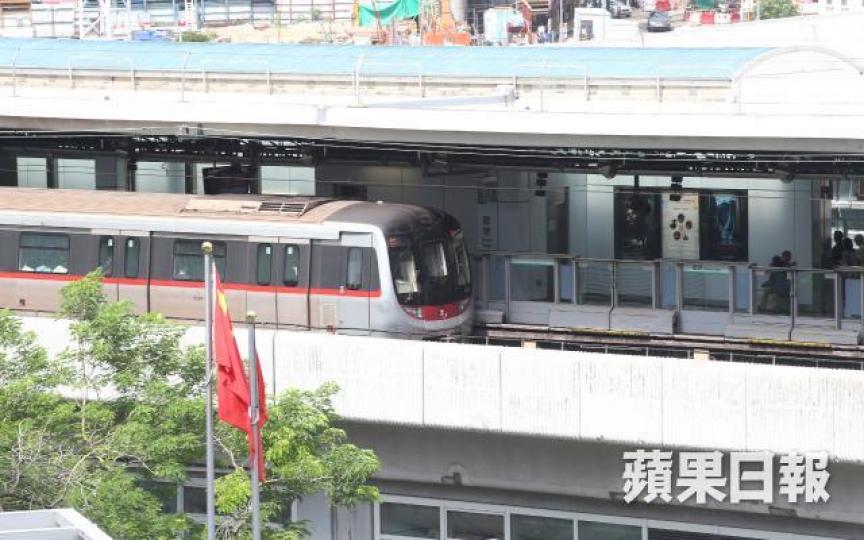 ■九巴月票定價比港鐵都會票及全月通貴。 ■九巴月票定價比港鐵都會票及全月通貴。
