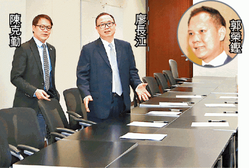 ■民主派和建制派就修改《議事規則》成立的溝通平台昨日首次開會。
■民主派和建制派就修改《議事規則》成立的溝通平台昨日首次開會。