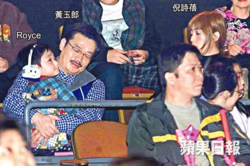 ■倪詩蓓2004年同囝囝、黃玉郎一齊睇演唱會，兩年後同黃玉郎離婚。資料圖片■倪詩蓓因為壓力大，所以狂食，導致體重增加。微博圖片
