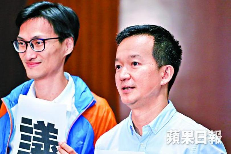 ■陳志全(右)指建制派佔議會多數,但民主派仍會盡力阻止修改《議事規則》。洪業銘攝
■陳志全(右)指建制派佔議會多數,但民主派仍會盡力阻止修改《議事規則》。洪業銘攝