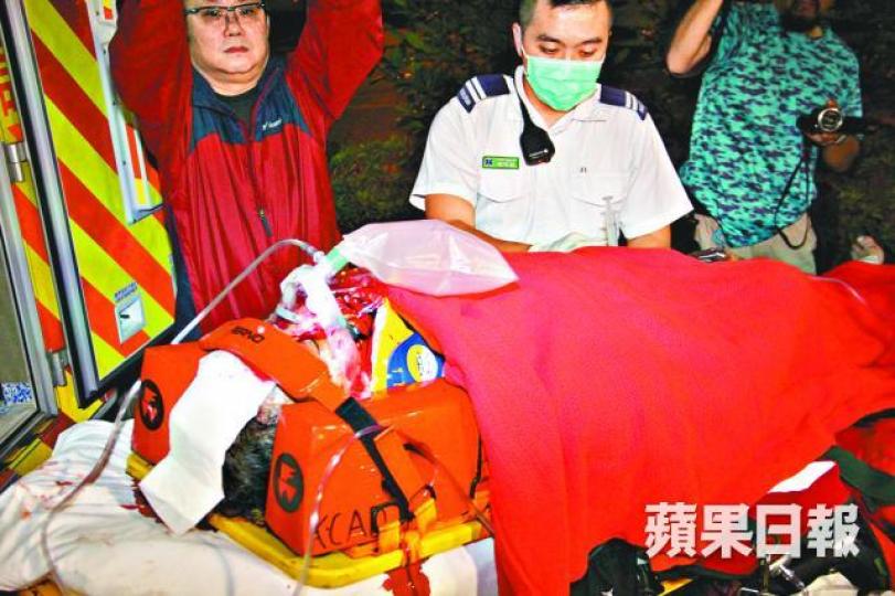 ■的士司機頭部重創,血流披面送院。 ■的士司機頭部重創,血流披面送院。