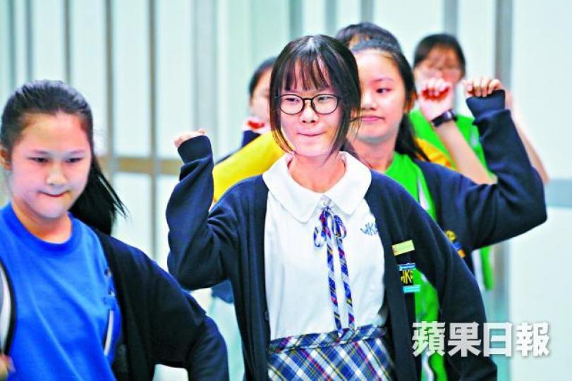 ■麗倪獲師生鼓勵,融入校園生活,重拾信心與活力。黃文邦攝 ■麗倪獲師生鼓勵,融入校園生活,重拾信心與活力。黃文邦攝