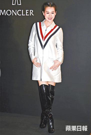 ■胡杏兒產後首次復出,大談在家餵人奶的情況。■周汶錡單拖現身,大晒長腿。■JM笑言早前被男友傳染手足口病,現已好轉。■吳建豪指好友言承旭跟林志玲復合是好事。■孫儷早前跟老公、囝囝一起到上海迪士尼慶祝生日。■EXO成員世勛一亮相,現場尖叫聲不絕。 ■胡杏兒產後首次復出,大談在家餵人奶的情況。■周汶錡單拖現身,大晒長腿。■JM笑言早前被男友傳染手足口病,現已好轉。■吳建豪指好友言承旭跟林志玲復合是好事。■孫儷早前跟老公、囝囝一起到上海迪士尼慶祝生日。■EXO成員世勛一亮相,現場尖叫聲不絕。