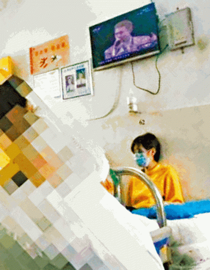 ■桃江四中爆肺結核疫情,被證實患肺結核的學生,留醫時神情落寞。 ■桃江四中爆肺結核疫情,被證實患肺結核的學生,留醫時神情落寞。