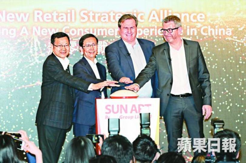 ■阿里、歐尚零售及潤泰集團達成新零售戰略合作聯盟。李潤芳攝 ■阿里、歐尚零售及潤泰集團達成新零售戰略合作聯盟。李潤芳攝