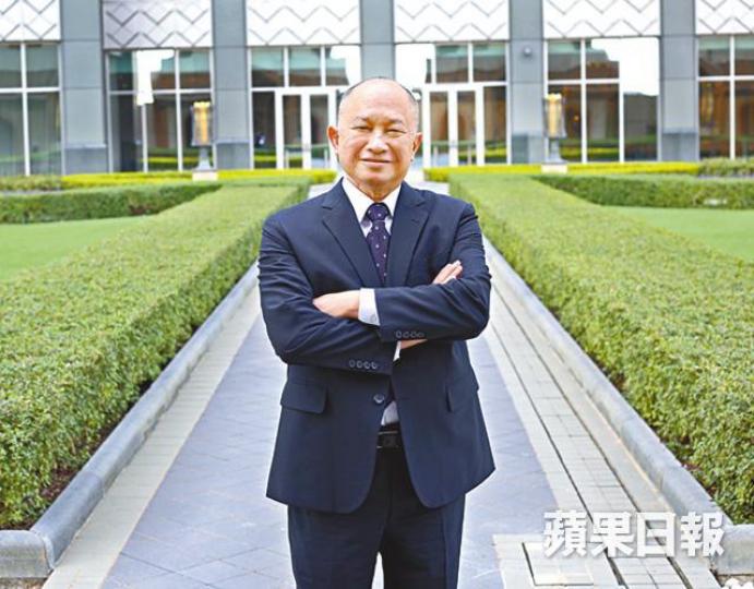 ■吳宇森好鍾意60、70年代電影,話■福山雅治喺《追捕》入面做警察,風采拍得住發哥。 ■吳宇森好鍾意60、70年代電影,話■福山雅治喺《追捕》入面做警察,風采拍得住發哥。