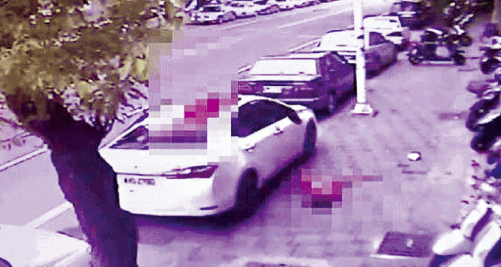 ■兩人先後由高處墮下砸中私家車。 ■兩人先後由高處墮下砸中私家車。