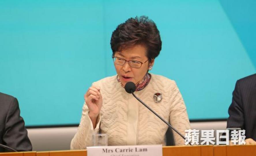 ■早前,林鄭月娥會晤傳媒,講述與內地簽署高鐵「一地兩檢」合作安排。 ■早前,林鄭月娥會晤傳媒,講述與內地簽署高鐵「一地兩檢」合作安排。