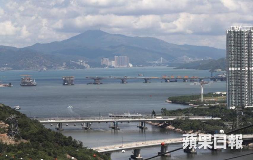 ■廣東省發改委下月將召開聽證會,就港珠澳大橋收費收集意見。 ■廣東省發改委下月將召開聽證會,就港珠澳大橋收費收集意見。