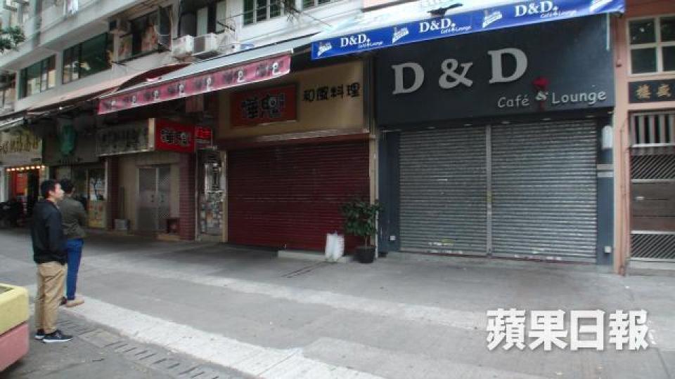 ■昨日凌晨,元朗一間酒吧有客人發生爭執,青年中刀受傷。譚健文攝
■昨日凌晨,元朗一間酒吧有客人發生爭執,青年中刀受傷。譚健文攝