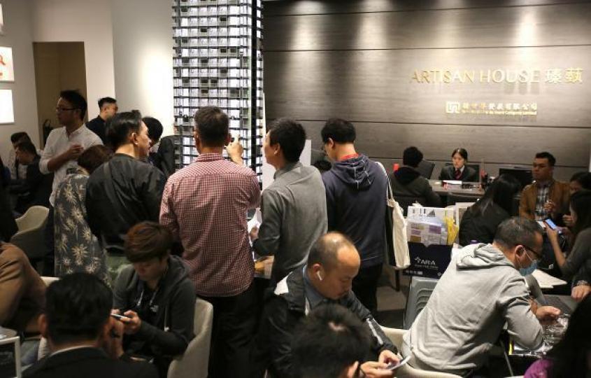 ■儘管買新樓放租實際回報唔太吸引,但新盤依然不乏買家。 資料圖片 ■儘管買新樓放租實際回報唔太吸引,但新盤依然不乏買家。 資料圖片