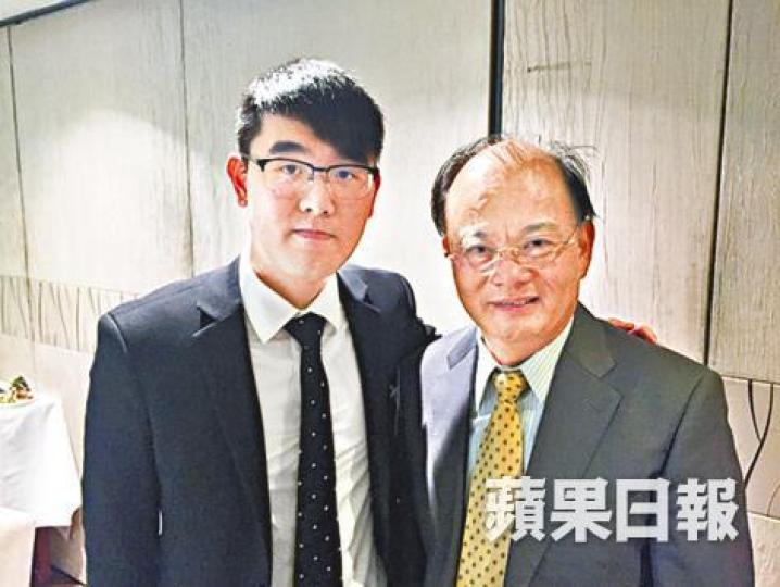 ■郭俊偉(右)開珠寶店,阿仔郭曉澤應該都要幫手喇。 ■郭俊偉(右)開珠寶店,阿仔郭曉澤應該都要幫手喇。