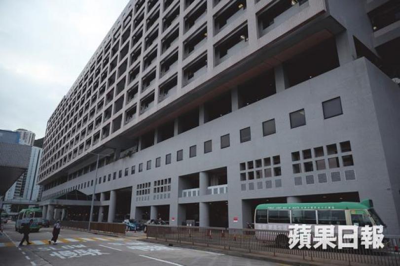 ■非本地培訓醫科畢業生來港執業,須應考執業試及實習一年。 ■非本地培訓醫科畢業生來港執業,須應考執業試及實習一年。
