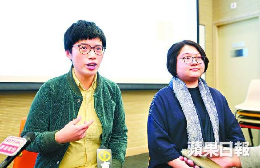 ■小學英文教師劉泳欣(左)指現時教育制度不重視語音;教師林惠玲(右)指英文科「忽略點講得較native」。馬泉崇攝 ■小學英文教師劉泳欣(左)指現時教育制度不重視語音;教師林惠玲(右)指英文科「忽略點講得較native」。馬泉崇攝