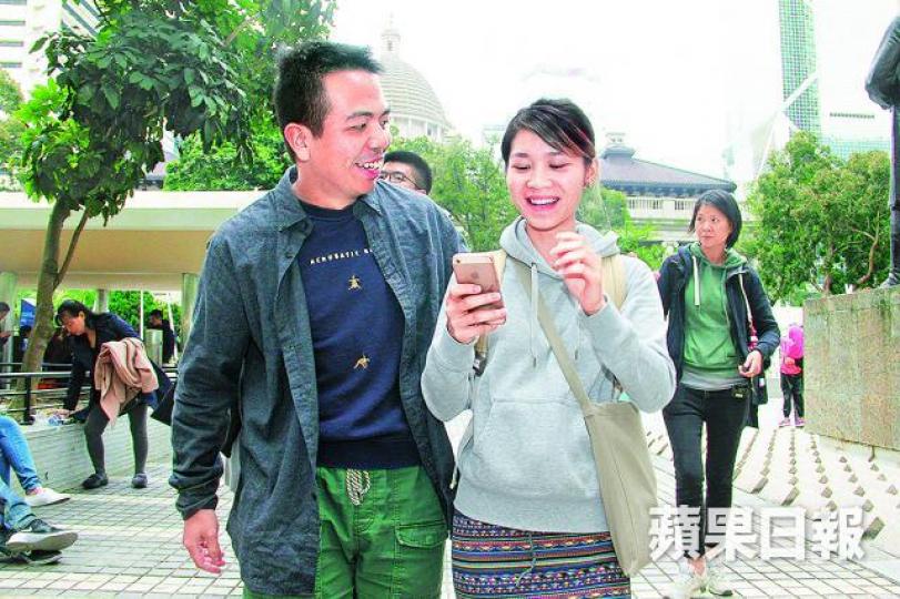 ■林朗彥昨與女友黃莉莉離開終院。
■林朗彥昨與女友黃莉莉離開終院。
